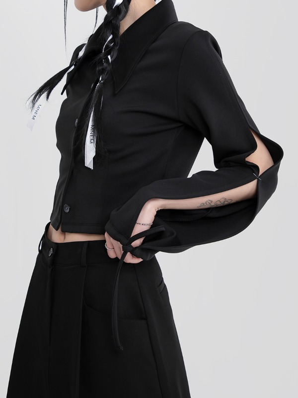 [mnem] slit sleeve cropped blouse (black)